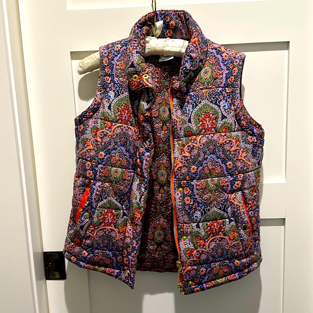 Gretchen Scott quilted vest; floral paisley pattern sz XS. Like New!